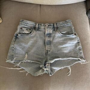 Levis 501 shorts light wash size 29